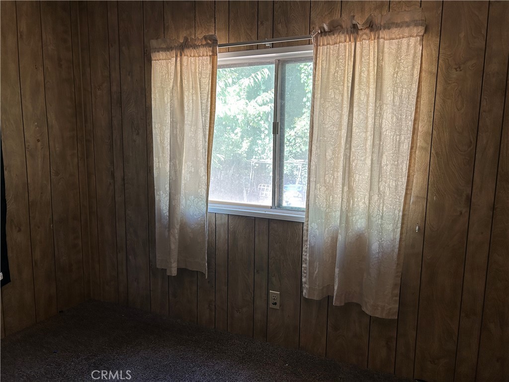 https://media.crmls.org/medias/eacdaa6a-b2bc-43bf-8216-90f60407d98d.jpg?preset=X-Large