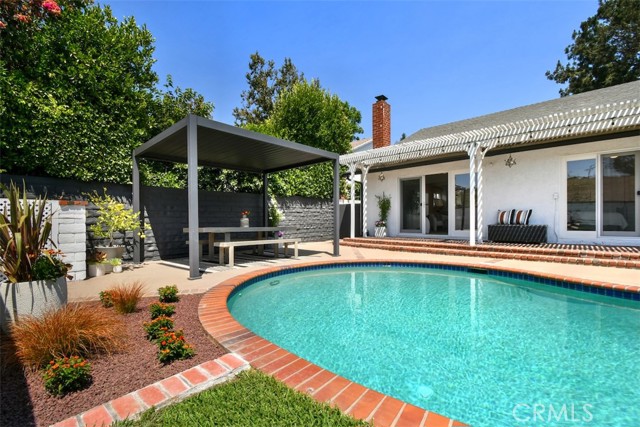 12614 Morrison Street, Valley Village CA: https://media.crmls.org/medias/ead0cf69-c7e7-4c21-a456-6ff24e89a1d6.jpg