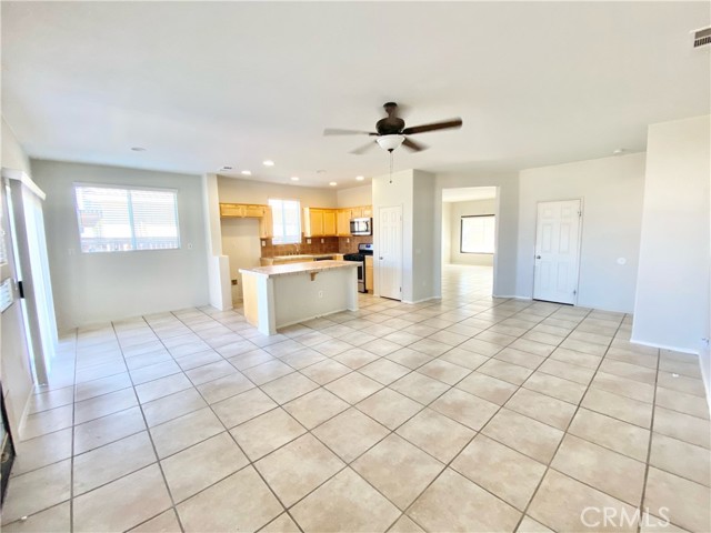 Detail Gallery Image 10 of 31 For 11720 Trailwood St, Victorville,  CA 92392 - 4 Beds | 2 Baths