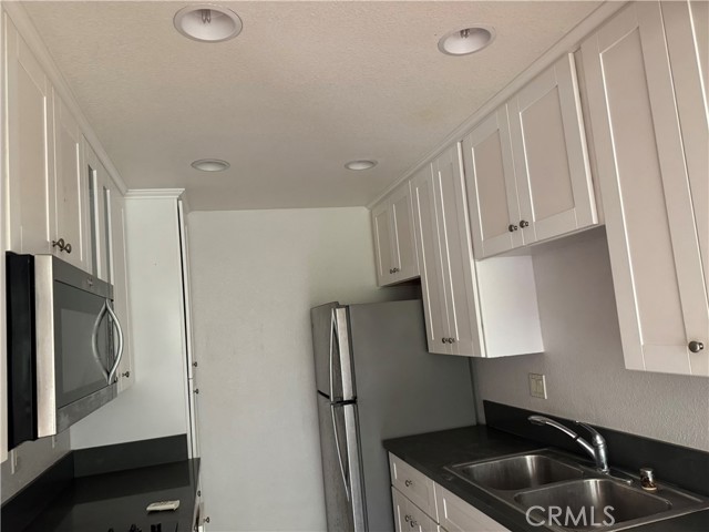 Detail Gallery Image 3 of 5 For 8515 Villa La Jolla Dr #B,  La Jolla,  CA 92037 - 1 Beds | 1 Baths