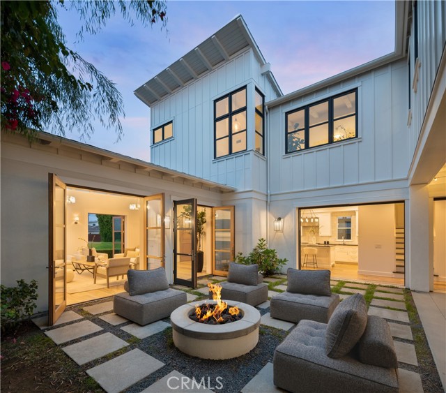 2217 Laurel Place, Newport Beach CA: https://media.crmls.org/medias/ead2e442-52cd-4f3d-99b9-8fa45c1b7c0c.jpg