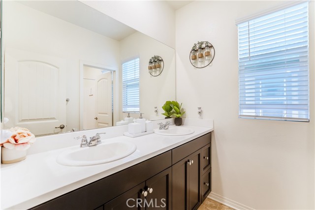 Detail Gallery Image 9 of 16 For 8647 Autumn Path St, Chino,  CA 91708 - 4 Beds | 3/1 Baths