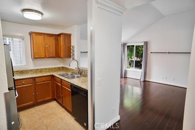 Detail Gallery Image 6 of 14 For 355 N Maple St #220,  Burbank,  CA 91505 - 0 Beds | 1 Baths