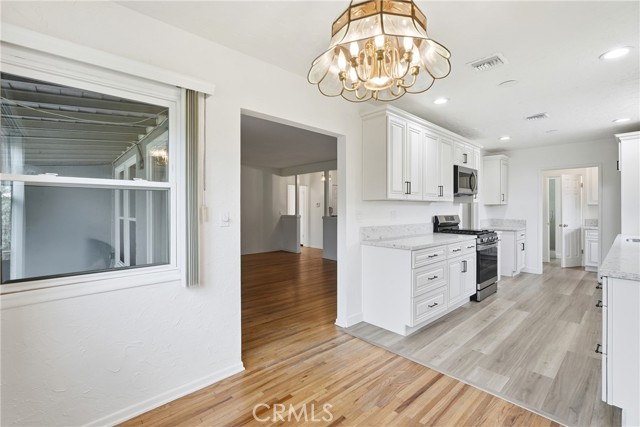 Detail Gallery Image 7 of 23 For 15853 Romar, Granada Hills,  CA 91343 - 3 Beds | 2 Baths