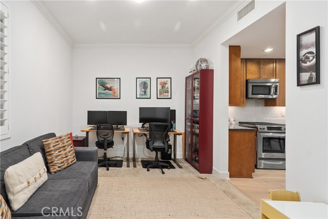 300 E 4th Street, Long Beach CA: https://media.crmls.org/medias/ead504d5-563f-4513-8471-467684d2d6ae.jpg
