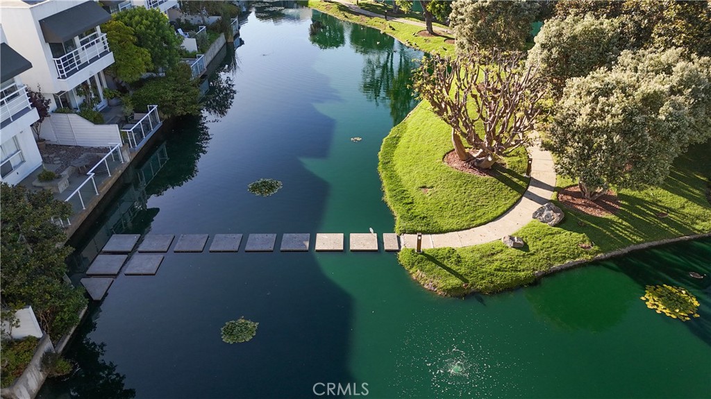 https://media.crmls.org/medias/ead5228a-c495-4316-90d2-a2eb1343157d.jpg?preset=X-Large