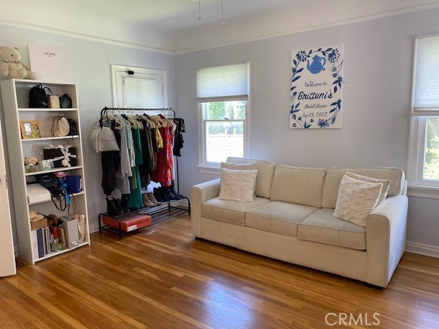 https://media.crmls.org/medias/ead68e7f-fd54-454d-81a8-10c2d9846172.jpg?preset=X-Large