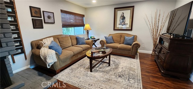 Detail Gallery Image 3 of 13 For 401 Corte Rojo, Upland,  CA 91786 - 2 Beds | 2/1 Baths
