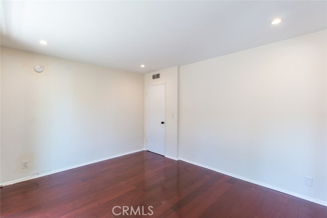 Detail Gallery Image 16 of 26 For 15344 Weddington St #202,  Sherman Oaks,  CA 91411 - 2 Beds | 2 Baths