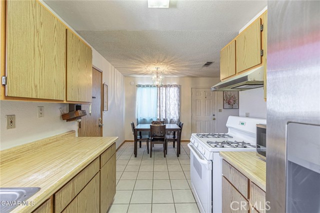 8119 Walpole Avenue, California City CA: https://media.crmls.org/medias/ead71002-bdef-4836-b0da-3323a3e71d04.jpg