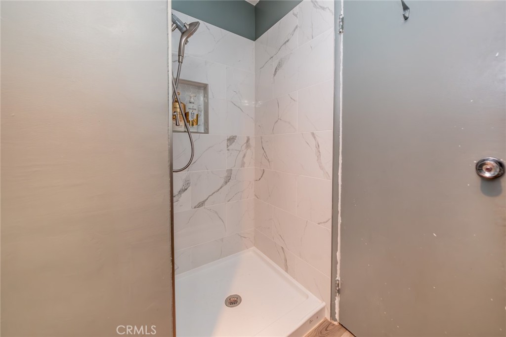 https://media.crmls.org/medias/ead7a7ae-540e-44fd-8b8c-75112129f3c4.jpg?preset=X-Large