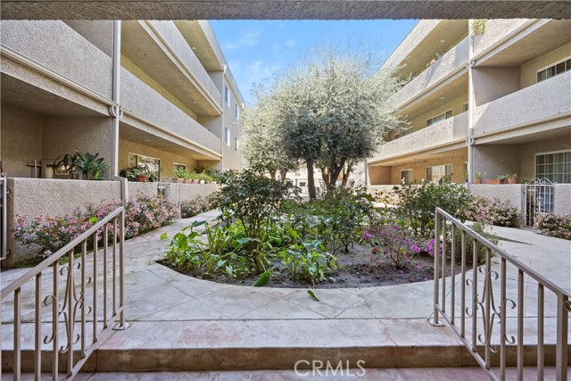 Detail Gallery Image 25 of 39 For 4647 Willis Ave #306,  Sherman Oaks,  CA 91403 - 2 Beds | 1 Baths