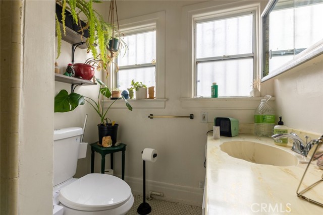 Detail Gallery Image 15 of 39 For 1324 N Kenmore Ave, Los Angeles,  CA 90027 - 4 Beds | 2 Baths
