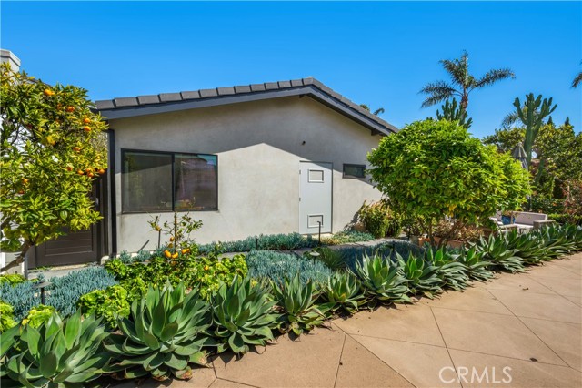 203 Via Ravenna, Newport Beach CA: https://media.crmls.org/medias/ead8f0e7-58c6-4285-a01b-112d79591918.jpg