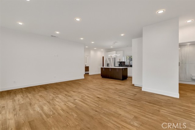 Detail Gallery Image 8 of 20 For 22136 Gilmore St, Woodland Hills,  CA 91303 - 3 Beds | 2/1 Baths