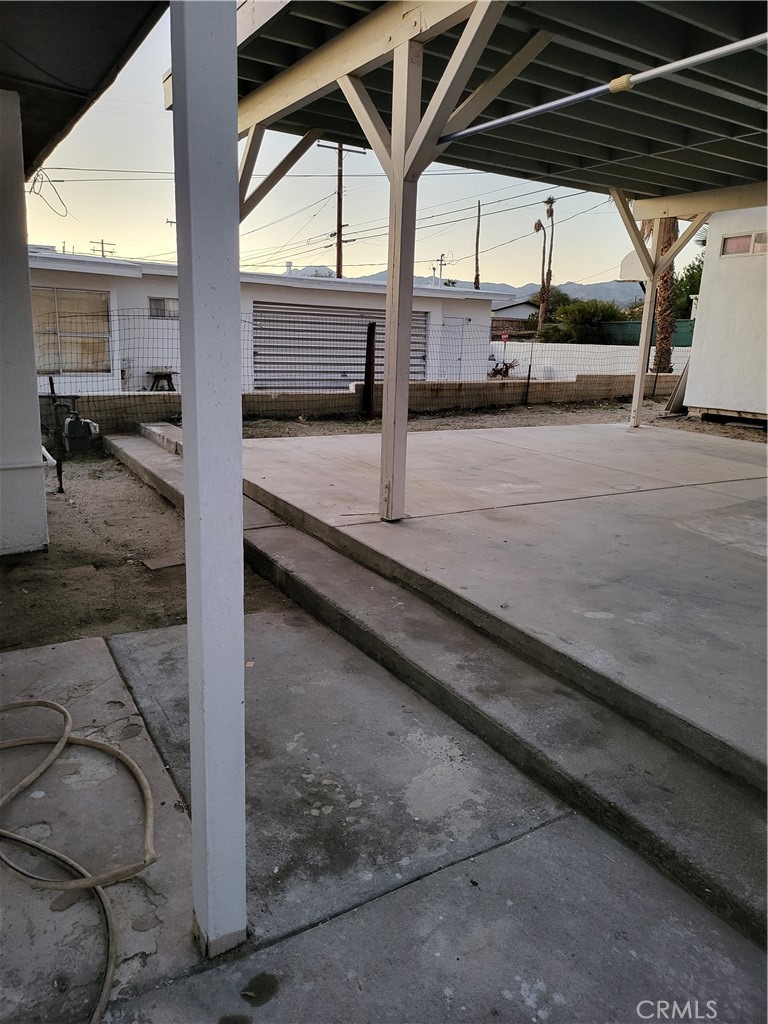 https://media.crmls.org/medias/eada2616-df17-4a37-9fa7-1a81672dea98.jpg?preset=X-Large