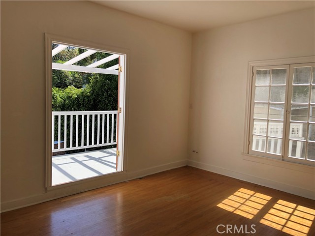 5924 Graciosa Drive, Los Angeles CA: https://media.crmls.org/medias/eada9b85-8607-4ca8-85ee-750dfbbfb418.jpg