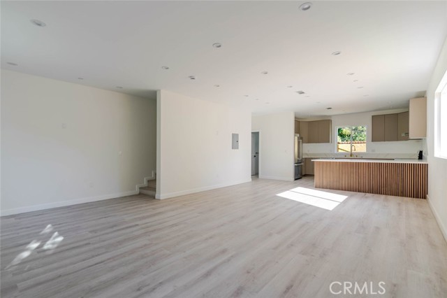 Detail Gallery Image 7 of 28 For 17426 Roscoe Bld, Northridge,  CA 91325 - 3 Beds | 2/1 Baths