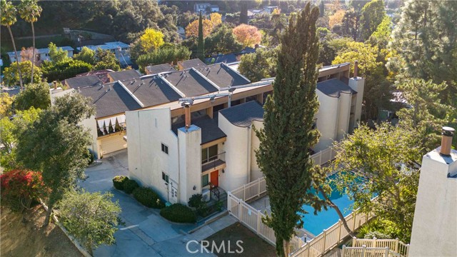 Detail Gallery Image 3 of 37 For 1881 Alpha Rd #8,  Glendale,  CA 91208 - 2 Beds | 3 Baths