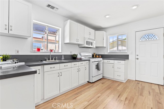1742 253rd Street, Lomita CA: https://media.crmls.org/medias/eadb2990-66ec-4187-8f37-59a1d3946267.jpg
