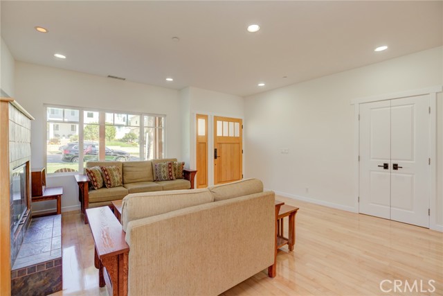 1219 Irena Avenue, Redondo Beach, California 90277, 5 Bedrooms Bedrooms, ,5 BathroomsBathrooms,Residential,Sold,Irena,SB21226617