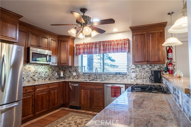 Detail Gallery Image 9 of 75 For 7501 Yosemite Park, Yosemite,  CA 95389 - 5 Beds | 3/1 Baths