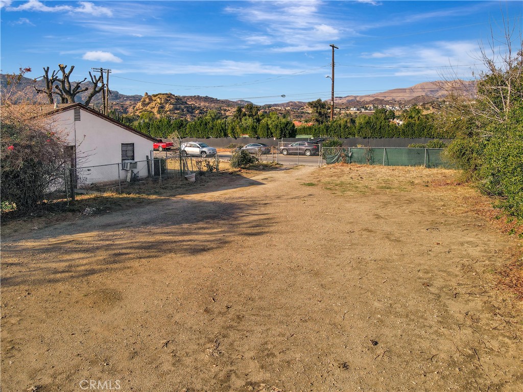 https://media.crmls.org/medias/eadc1b7c-7121-4c64-a578-6660ddb57acb.jpg?preset=X-Large