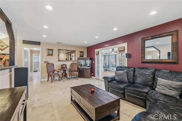Detail Gallery Image 13 of 54 For 6021 Ivory Cir, Huntington Beach,  CA 92647 - 4 Beds | 2 Baths