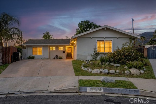 Detail Gallery Image 2 of 39 For 13197 Cutler Pl, Sylmar,  CA 91342 - 4 Beds | 2 Baths