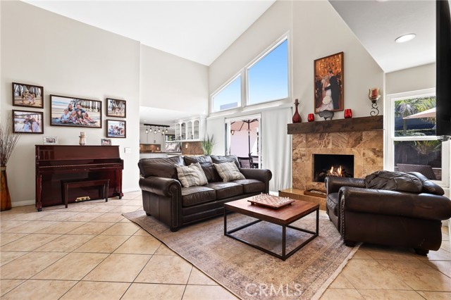 Detail Gallery Image 12 of 31 For 8482 Deepview Dr, Huntington Beach,  CA 92646 - 4 Beds | 3 Baths