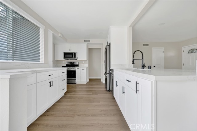 834 S Oakhaven Drive, Anaheim CA: https://media.crmls.org/medias/eadcc153-48f7-4afb-860b-e02a6800ff37.jpg
