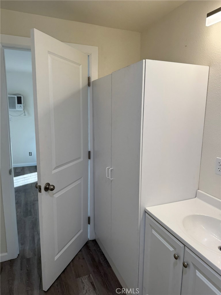 https://media.crmls.org/medias/eadcd7bc-5c19-4cf7-b377-1b38846d06b9.jpg?preset=X-Large
