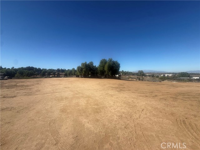 Detail Gallery Image 2 of 5 For 21975 Hawthorne, Perris,  CA 92570 - – Beds | – Baths