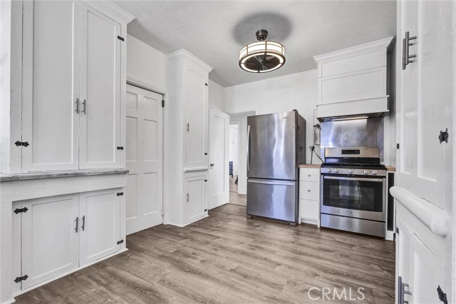 2850 S Norton Ave, Los Angeles CA: https://media.crmls.org/medias/eadda187-6fd6-4999-8340-c1b40d2c8cc4.jpg