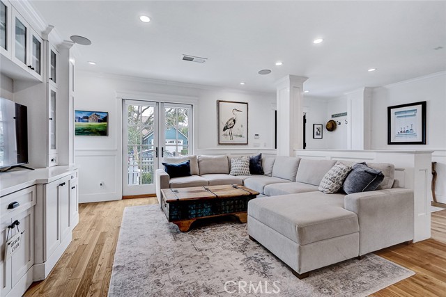 Detail Gallery Image 12 of 42 For 1717 Pacific Ave., Manhattan Beach,  CA 90266 - 4 Beds | 3 Baths