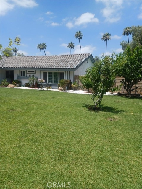 9849 Canada Way, Riverside CA: https://media.crmls.org/medias/eade9bf9-71a2-4b18-b63c-4b9eb2e7da6d.jpg