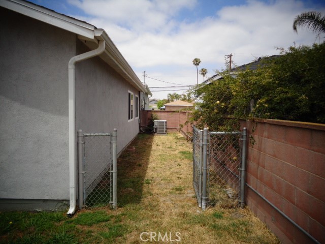 15728 Stevens Avenue, Bellflower CA: https://media.crmls.org/medias/eadf1619-0333-49e0-ab3a-d0a9169f1c00.jpg