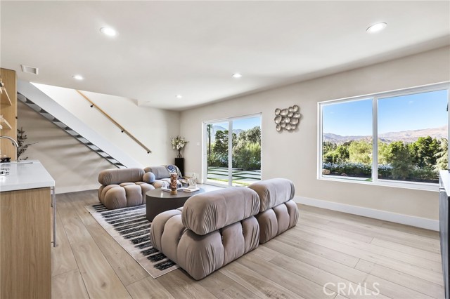 9425 Gierson Avenue, Chatsworth CA: https://media.crmls.org/medias/eadf29d3-842a-4641-9a07-af28a36112c7.jpg