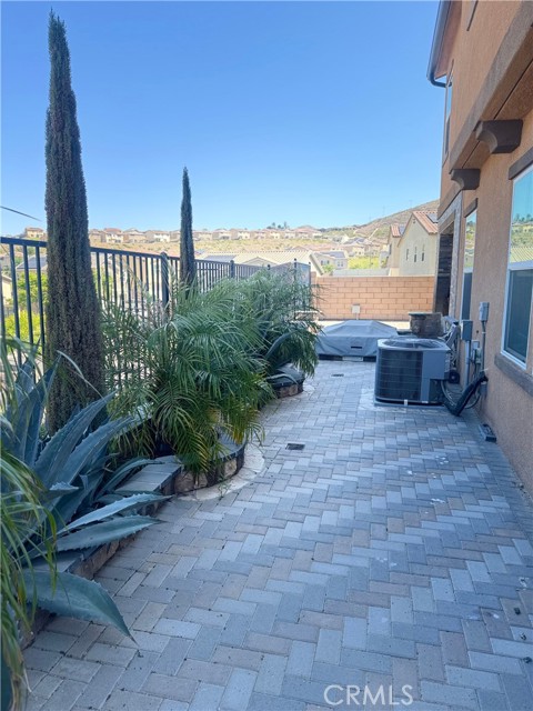24657 Rockston Drive, Corona CA: https://media.crmls.org/medias/eadf6cf9-1de0-4610-923c-547d209a2e3a.jpg