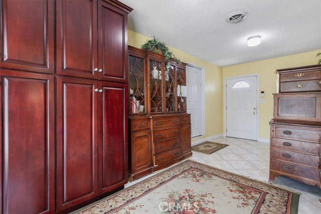 4817 Quartz Hill Rd, Quartz Hill CA: https://media.crmls.org/medias/eadfe3e6-acb1-412f-a55b-e204932df488.jpg