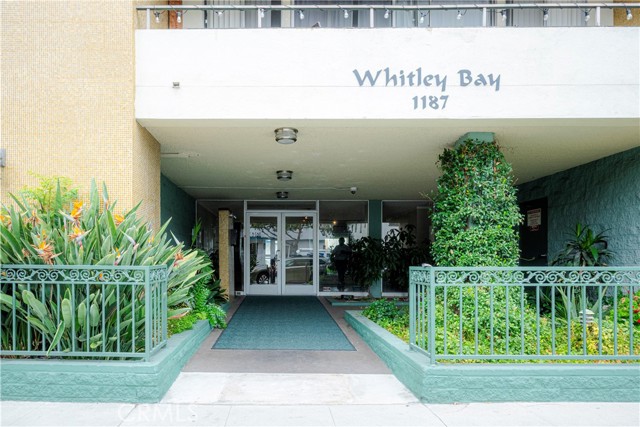 1187 E 3rd Street, Long Beach CA: https://media.crmls.org/medias/eadfe764-51cf-45a2-afb3-25d234a0a389.jpg