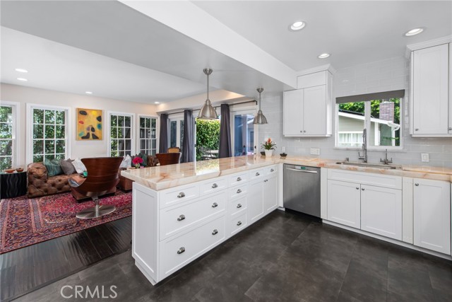 4323 Laurelgrove Avenue, Studio City CA: https://media.crmls.org/medias/eae0d199-3b91-4610-add8-cbde76098ae6.jpg