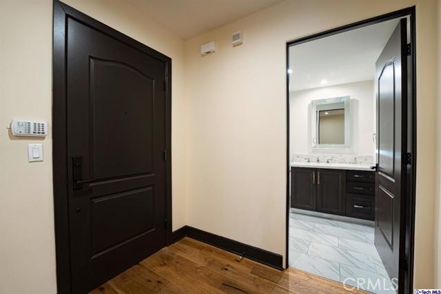 Detail Gallery Image 14 of 36 For 10523 Ashton Ave #202,  Los Angeles,  CA 90024 - 2 Beds | 2/1 Baths