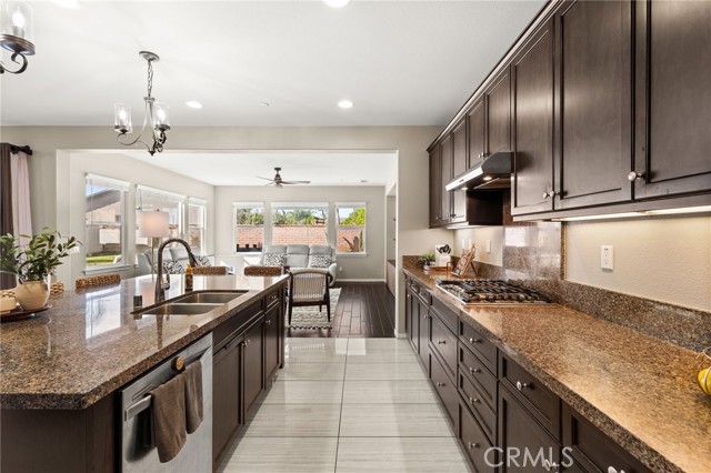 Detail Gallery Image 8 of 42 For 35069 Painted Rock, Winchester,  CA 92596 - 4 Beds | 3 Baths