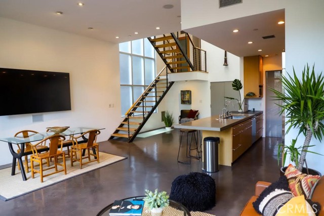 Detail Gallery Image 7 of 21 For 117 Park Pl, Venice,  CA 90291 - 4 Beds | 3/1 Baths