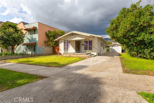 561 Palm Drive photo 2