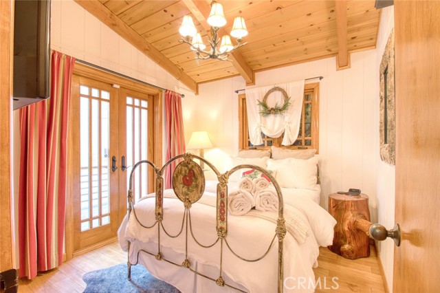 5475 Acorn Trail, Wrightwood CA: https://media.crmls.org/medias/eae1dcae-e035-46bf-a441-3f85bf052885.jpg