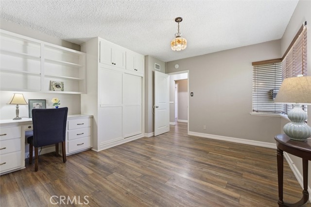 Detail Gallery Image 5 of 32 For 15944 Gledhill St, North Hills,  CA 91343 - 5 Beds | 2/1 Baths