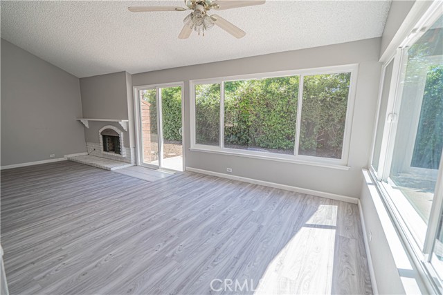 25688 Dorado Drive, Valencia CA: https://media.crmls.org/medias/eae43501-939b-4d3d-94b6-745511037b2c.jpg