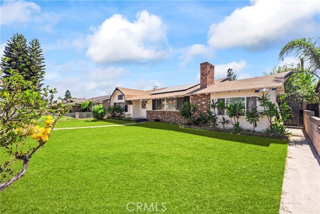 Detail Gallery Image 2 of 44 For 370 E La Verne Ave, Pomona,  CA 91767 - 5 Beds | 2 Baths